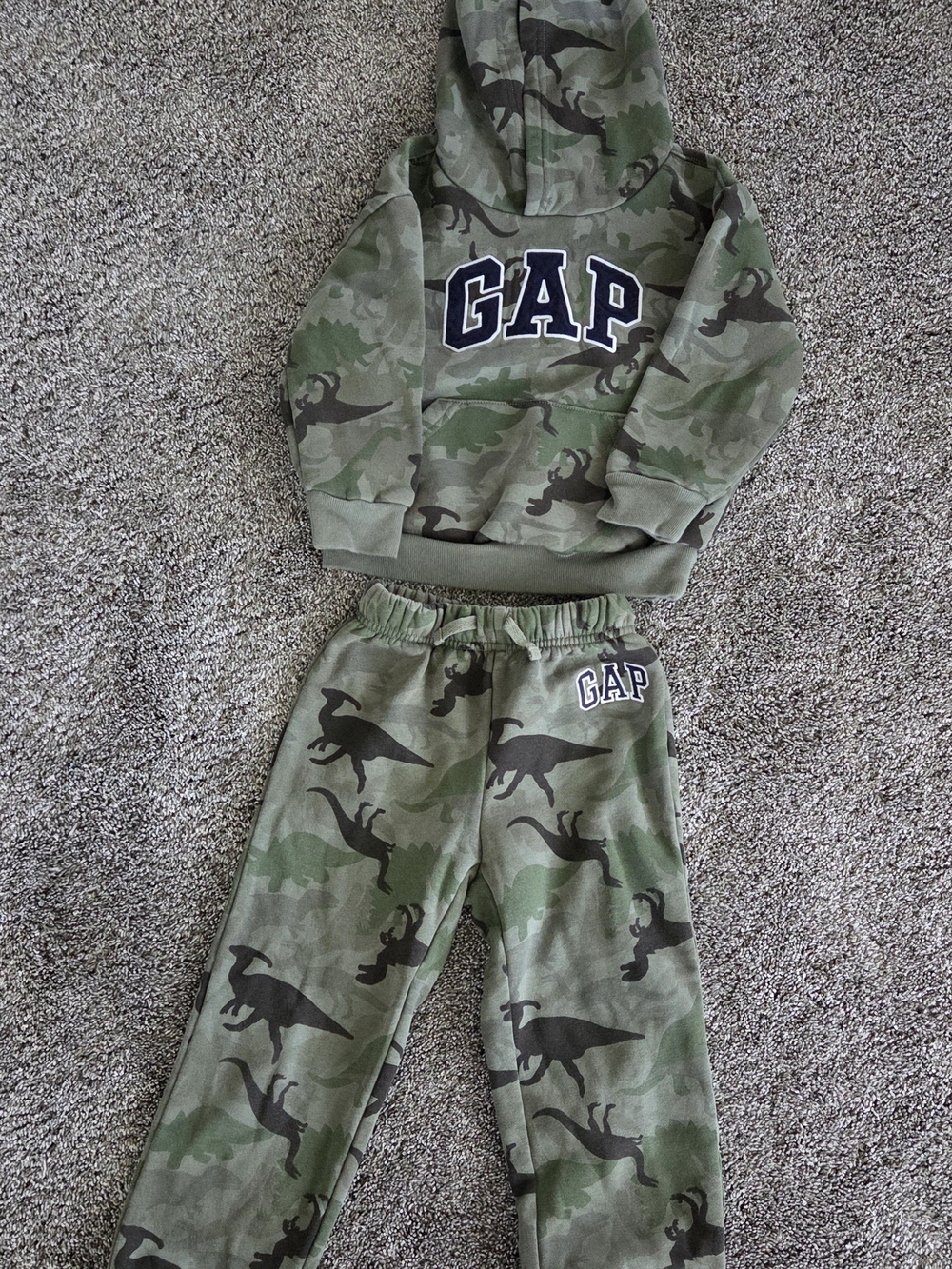 GAP Kids Green Camo Dino Jogger Set Size 4year